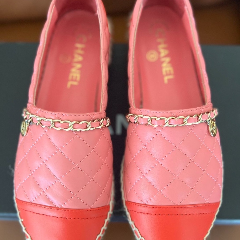 Chanel Pink Quilted Women's Shoes
With Box and dust bags
Not worn outside